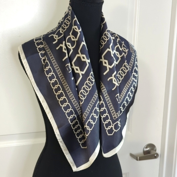 Joseph Ribkoff Scarf Gray Cream Modern Print Large Square Luxury Minimalist - Picture 4 of 12